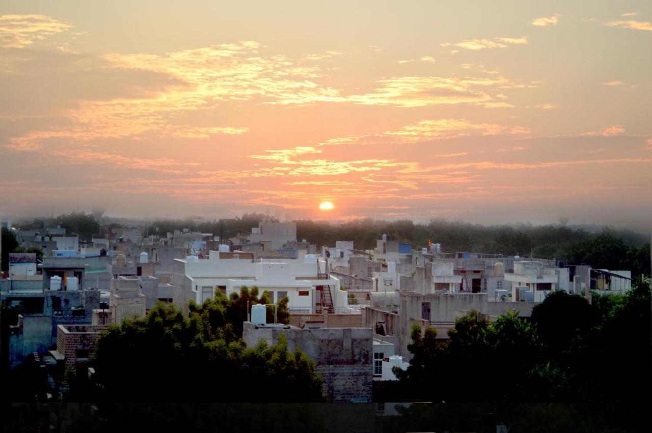 Hotelier Hosts - A Home Stay Джодхпур Экстерьер фото